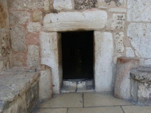 Porte d'entrée de la Basilique de la Nativité à Bethléem